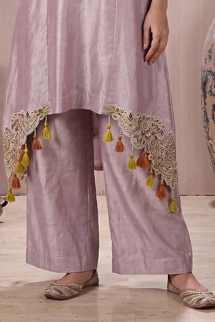 Lilac Mul Chanderi Sequin Embroidered Kurta Set by Two Sisters By Gyans at Pernia's Pop Up Shop