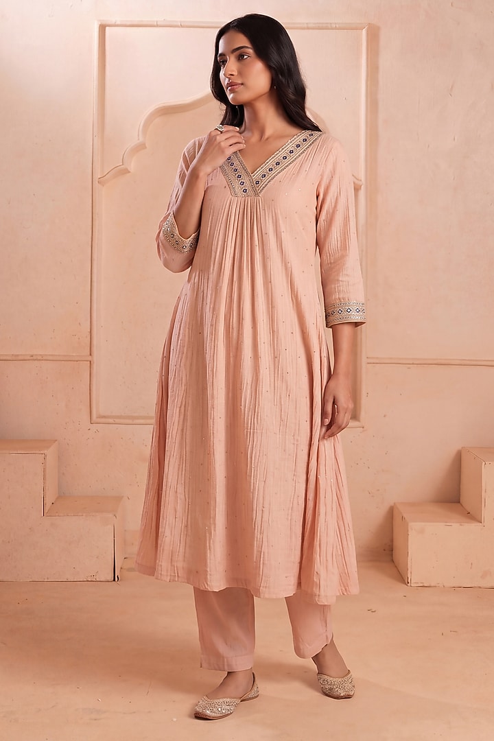Blush Pink Mul Chanderi Sequin Embroidered Kurta Set by Two Sisters By Gyans at Pernia's Pop Up Shop