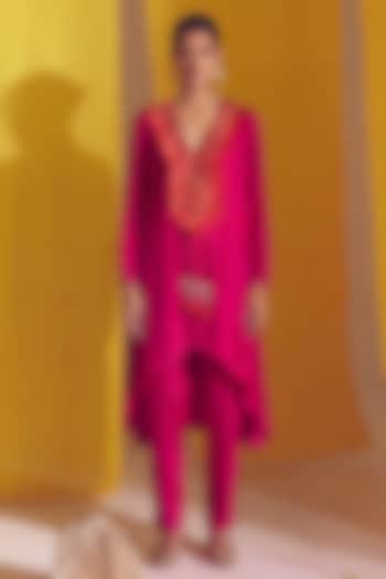 Fuchsia Satin Hand-Embroidered High-Low Kurta Set by Two Sisters By Gyans at Pernia's Pop Up Shop