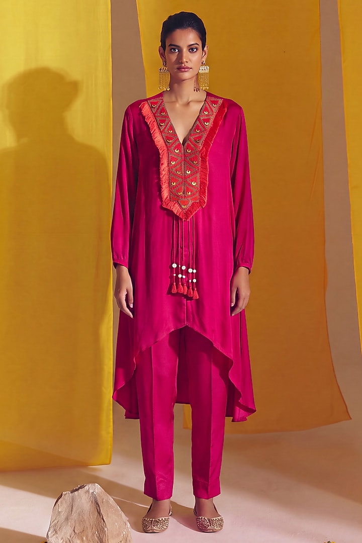 Fuchsia Satin Hand-Embroidered High-Low Kurta Set by Two Sisters By Gyans at Pernia's Pop Up Shop