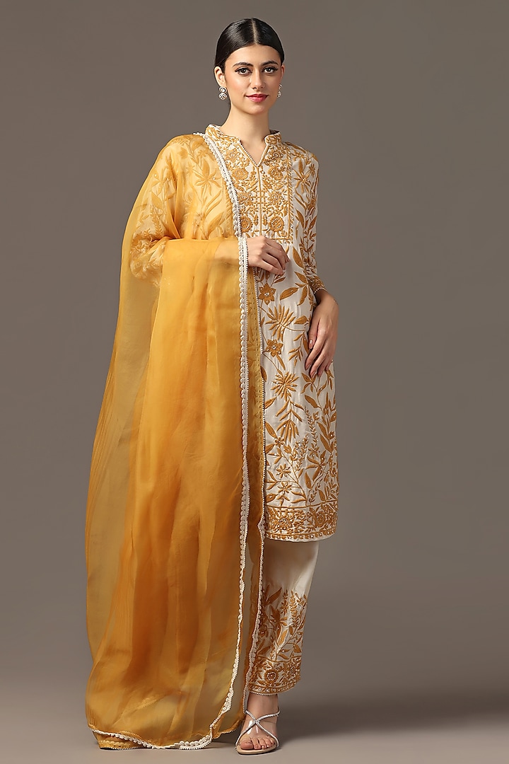 Beige Silk Sequins Embroidered Kurta Set by Two Sisters By Gyans at Pernia's Pop Up Shop