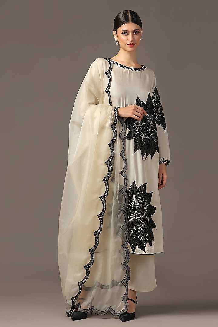 White Silk Starburst Sequins Embroidered Kurta Set by Two Sisters By Gyans at Pernia's Pop Up Shop