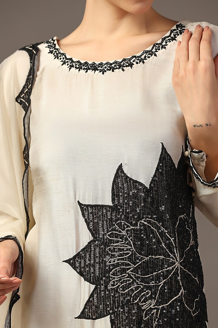 White Silk Starburst Sequins Embroidered Kurta Set by Two Sisters By Gyans at Pernia's Pop Up Shop