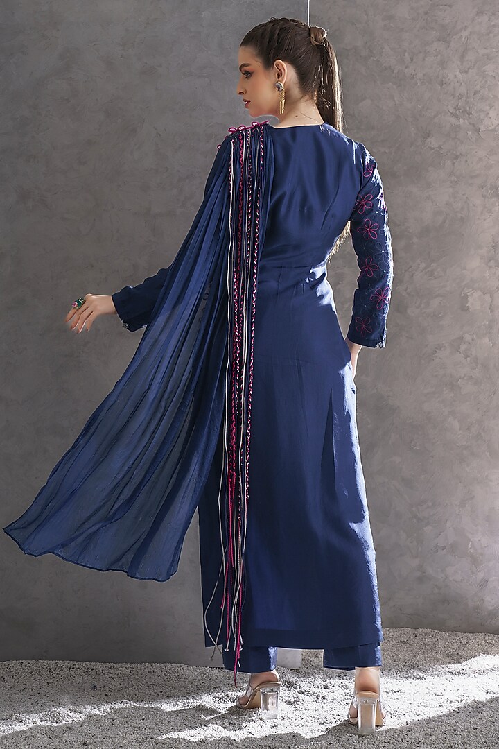 Blue Pure Silk Zari & Thread Embellished Kurta Set by The Silk Love at Pernia's Pop Up Shop