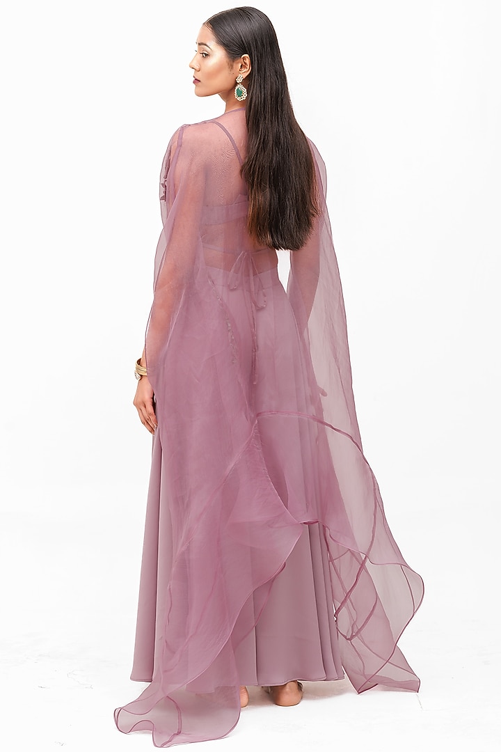 Mauve Crushed Organza Embroidered Cape Set by The Silk Love at Pernia's Pop Up Shop
