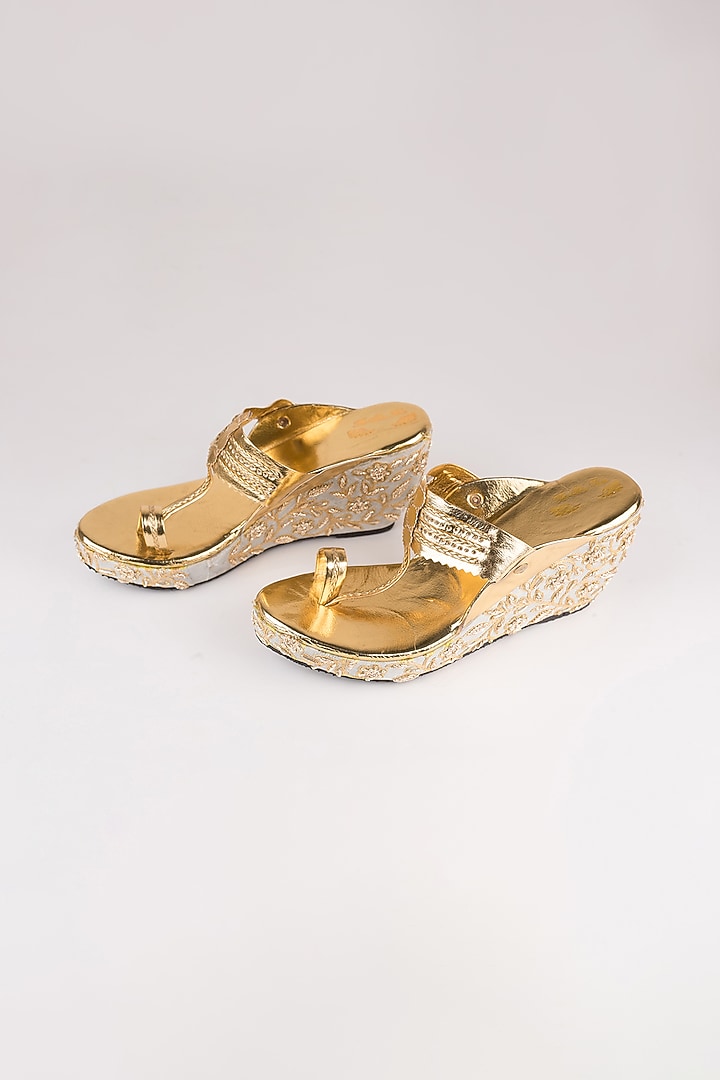Off White Embroidered Kolhapuri Wedges by The Shoe Tales at Pernia's Pop Up Shop