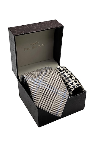 Cream Plaid Necktie & Pocket Square Gift Set by THE TIE HUB