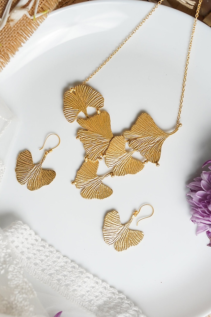 Gold Finish Leaf Motif Necklace Set by Totapari