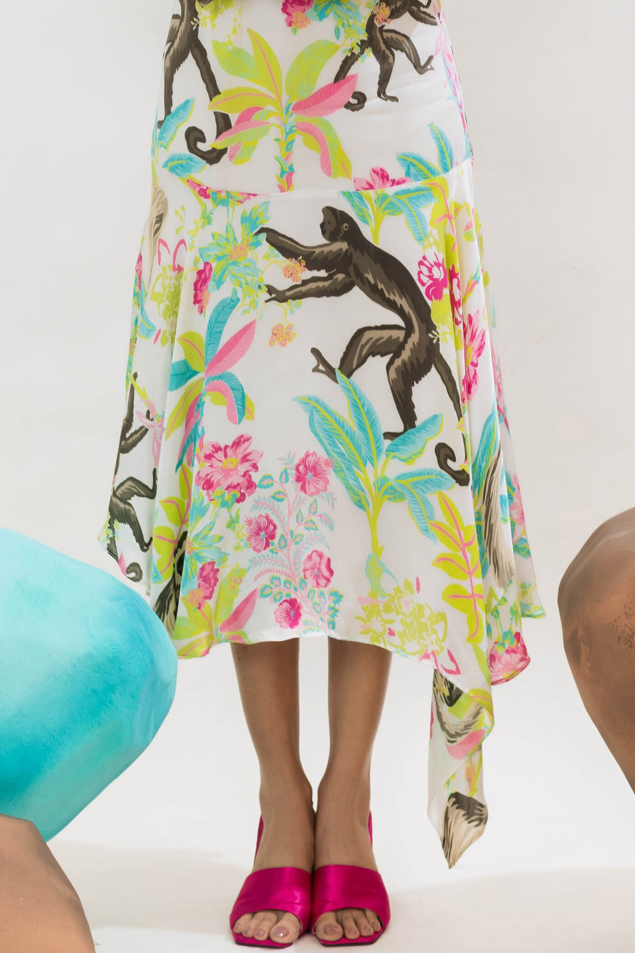 White printed shop satin asymmetric skirt