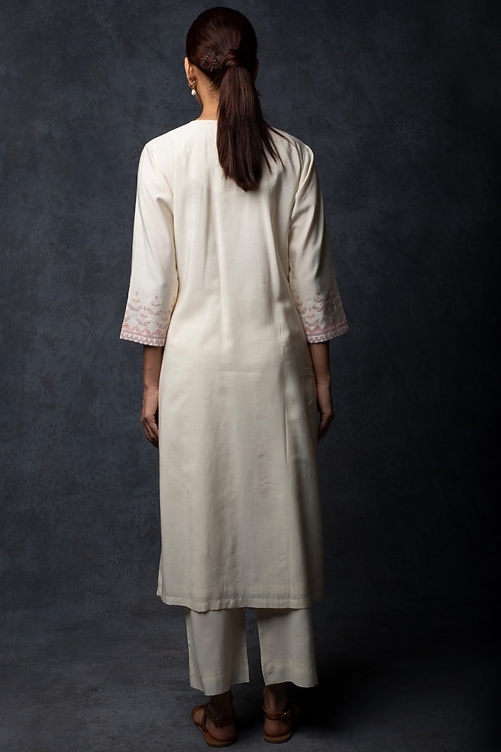 Ivory Chanderi Patchwork Embellished Straight-Fit Kurta Set by Tulsi at Pernia's Pop Up Shop