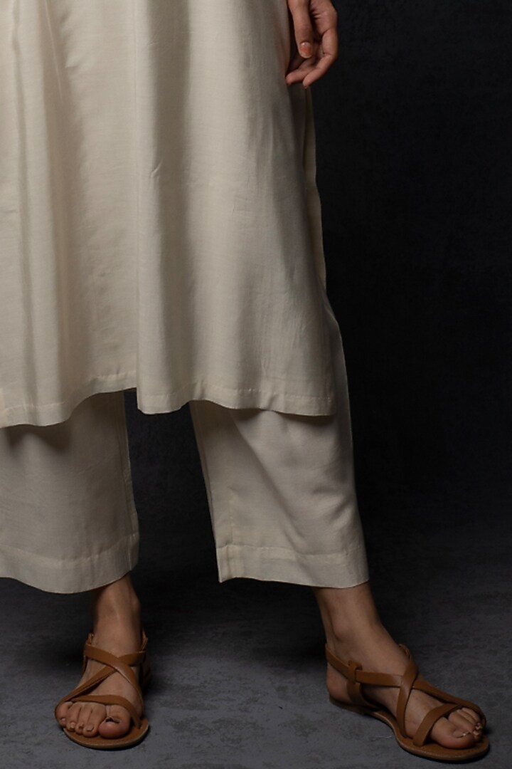 Ivory Chanderi Patchwork Embellished Straight-Fit Kurta Set by Tulsi at Pernia's Pop Up Shop