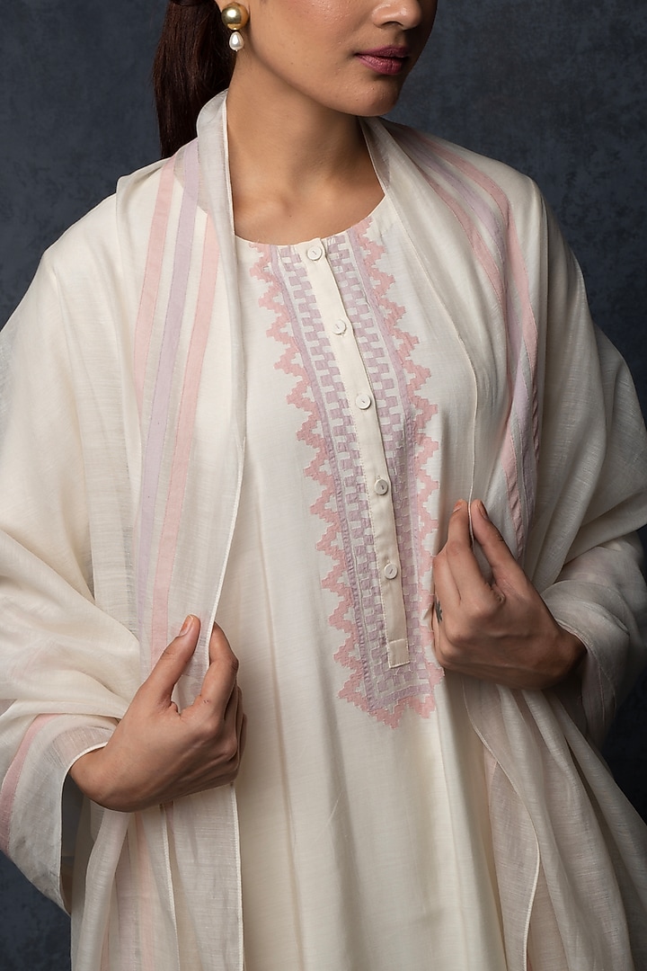 Ivory Chanderi Patchwork Embellished Straight-Fit Kurta Set by Tulsi at Pernia's Pop Up Shop