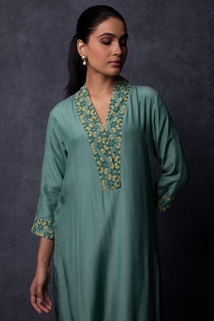 Teal Green Muslin Patchwork Embellished Straight-Fit Kurta Set by Tulsi at Pernia's Pop Up Shop