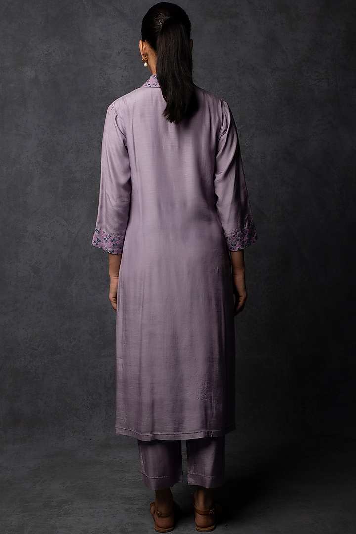 Lavender Muslin Patchwork Embellished Straight-Fit Kurta Set by Tulsi at Pernia's Pop Up Shop