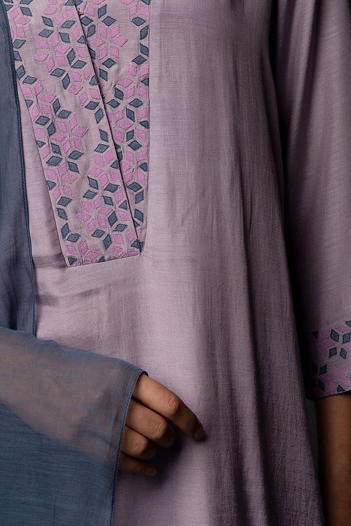 Lavender Muslin Patchwork Embellished Straight-Fit Kurta Set by Tulsi at Pernia's Pop Up Shop