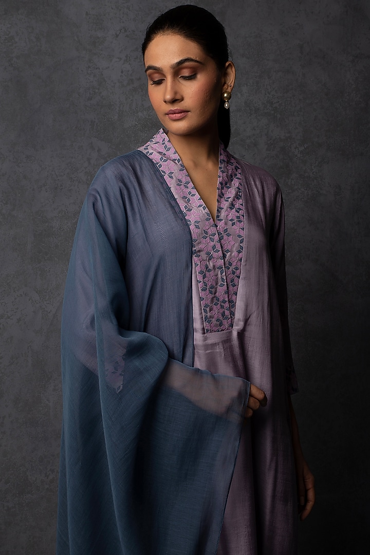 Lavender Muslin Patchwork Embellished Straight-Fit Kurta Set by Tulsi at Pernia's Pop Up Shop