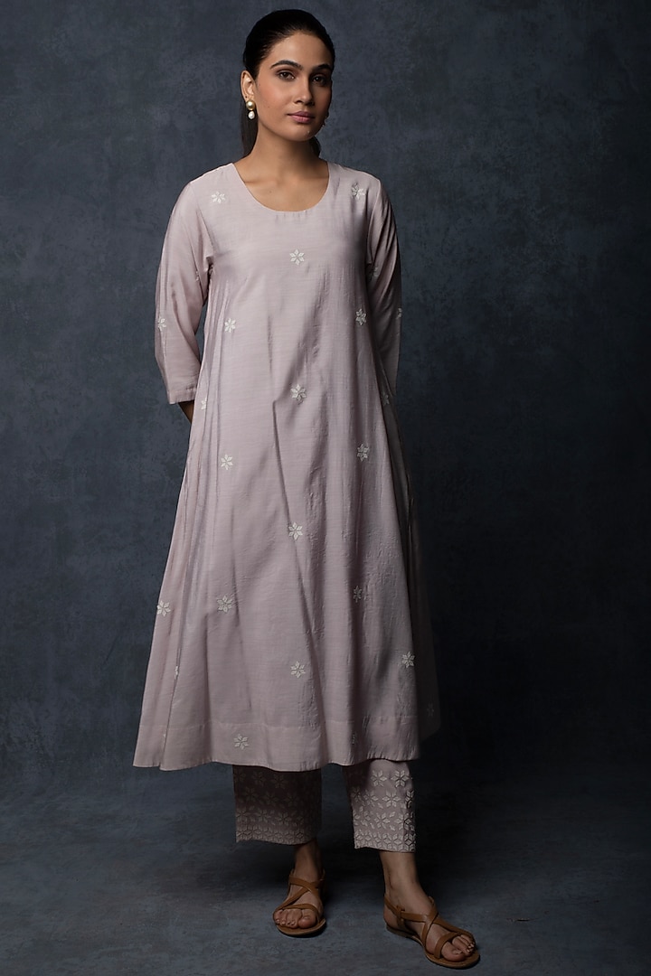 Lavender Chanderi Thread Embroidered A-Line Kurta Set by Tulsi at Pernia's Pop Up Shop