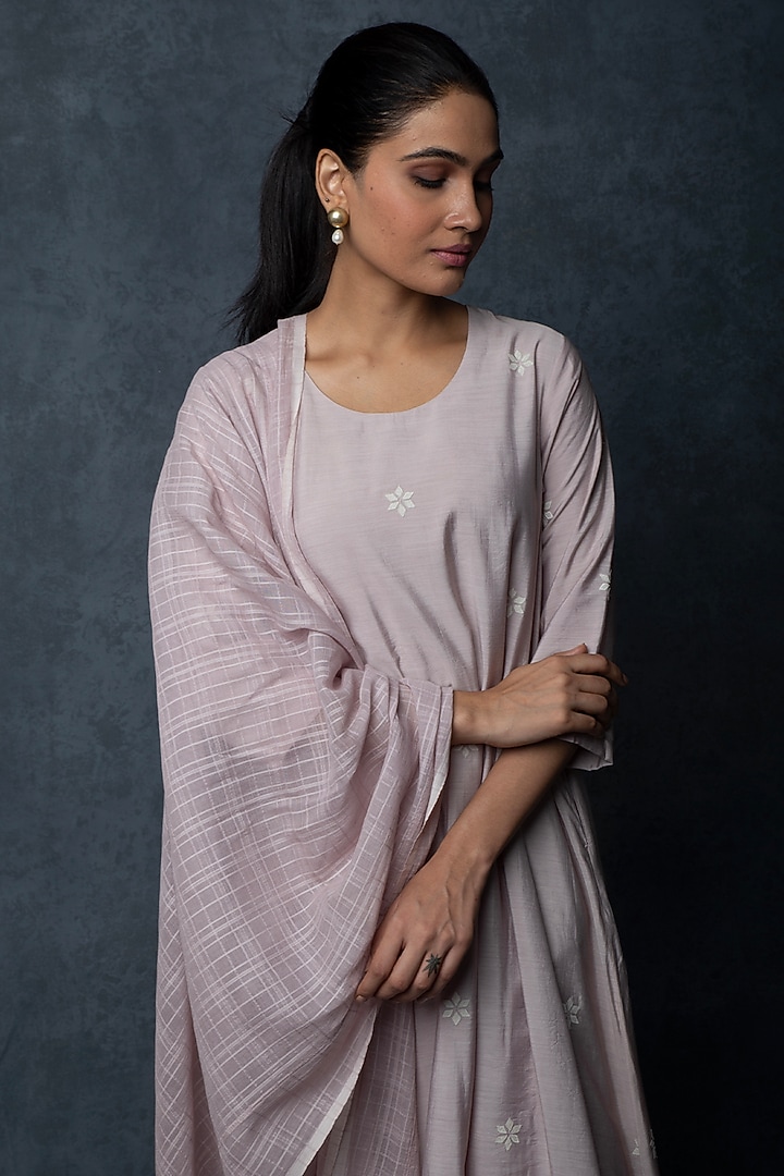 Lavender Chanderi Thread Embroidered A-Line Kurta Set by Tulsi at Pernia's Pop Up Shop