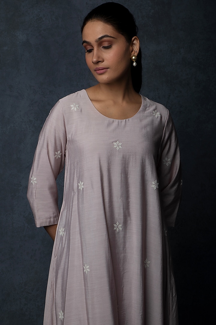 Lavender Chanderi Thread Embroidered A-Line Kurta Set by Tulsi at Pernia's Pop Up Shop