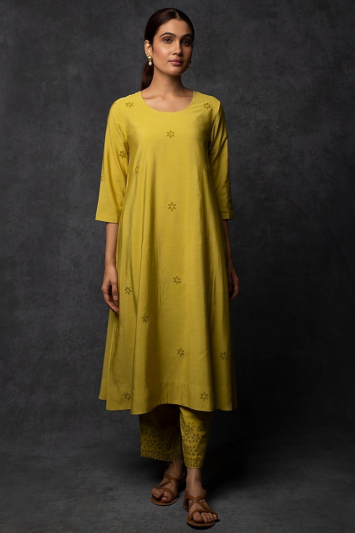 Greenish-Yellow Chanderi Thread Embroidered A-Line Kurta Set by Tulsi at Pernia's Pop Up Shop