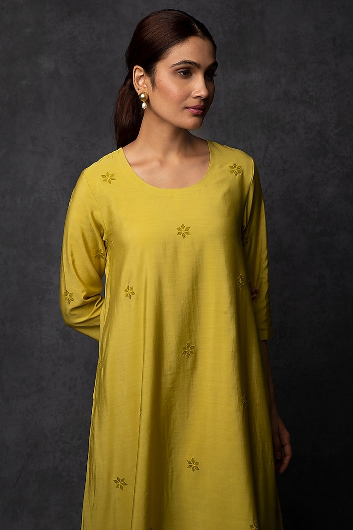 Greenish-Yellow Chanderi Thread Embroidered A-Line Kurta Set by Tulsi at Pernia's Pop Up Shop