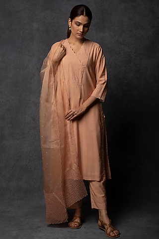 Peach Chanderi Thread Embroidered Kurta Set by Tulsi
