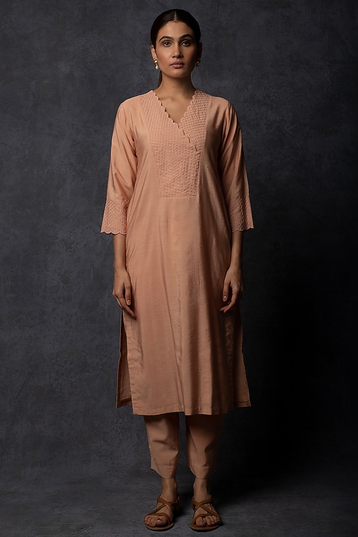 Peach Chanderi Thread Embroidered Kurta Set by Tulsi at Pernia's Pop Up Shop