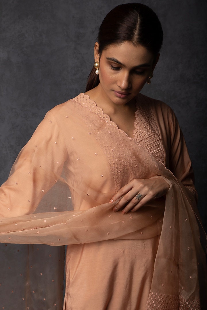 Peach Chanderi Thread Embroidered Kurta Set by Tulsi at Pernia's Pop Up Shop