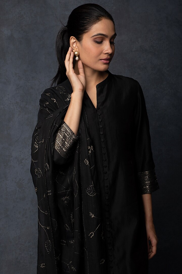 Black Chanderi Sequins Embroidered Straight-Fit Kurta Set by Tulsi at Pernia's Pop Up Shop
