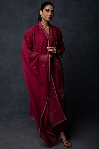 Maroon Chanderi Thread Embroidered Straight-Fit Kurta Set by Tulsi