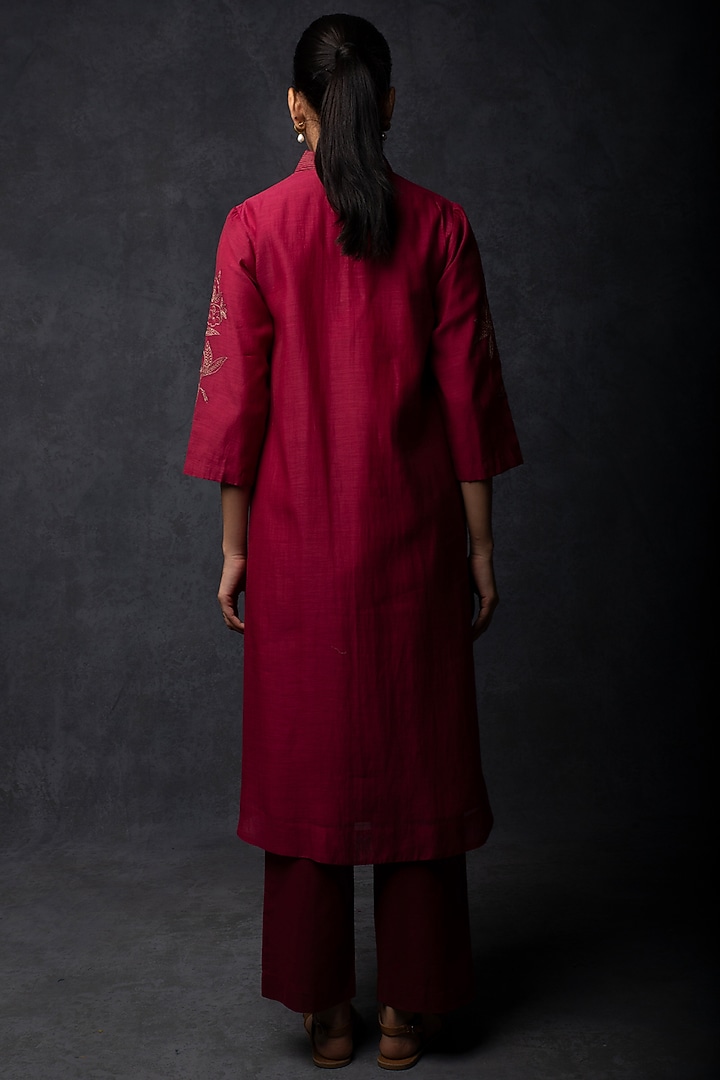 Maroon Chanderi Thread Embroidered Straight-Fit Kurta Set by Tulsi at Pernia's Pop Up Shop