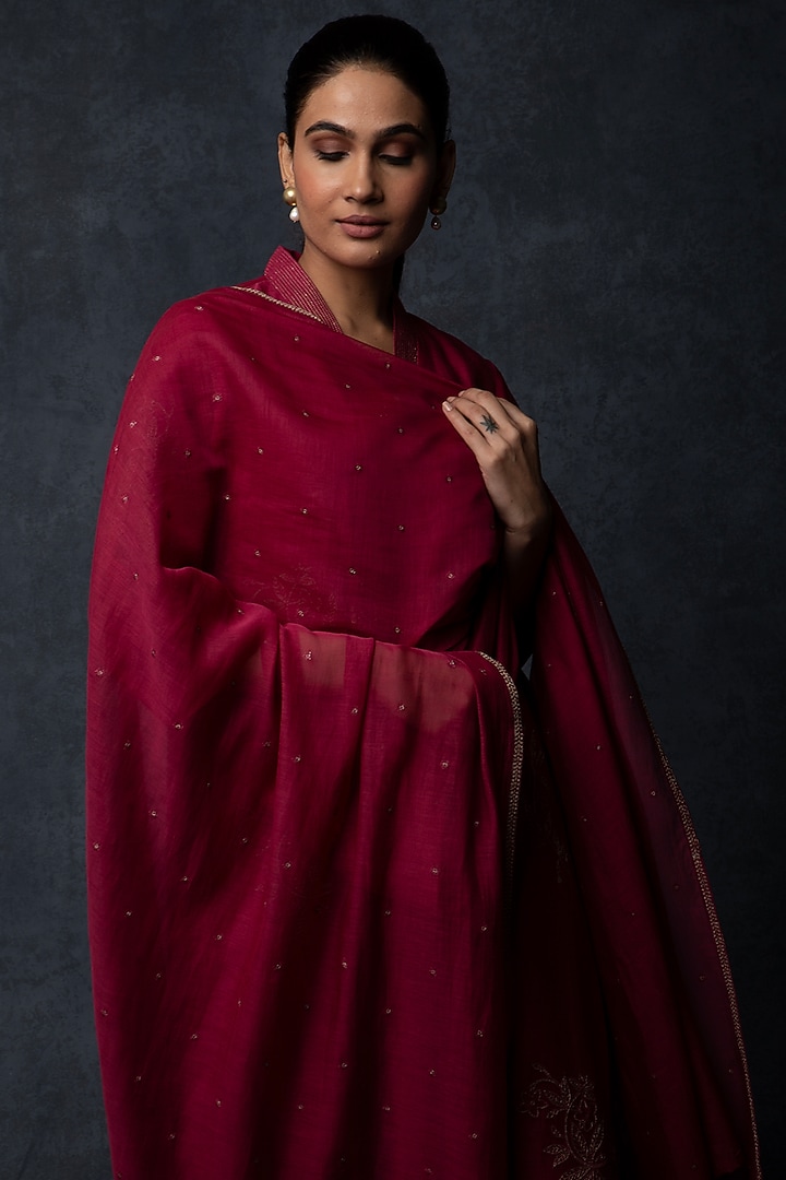 Maroon Chanderi Thread Embroidered Straight-Fit Kurta Set by Tulsi at Pernia's Pop Up Shop