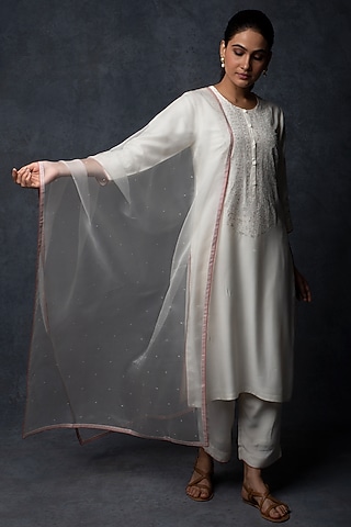 Ivory Muslin Thread Embroidered Straight-Fit Kurta Set by Tulsi