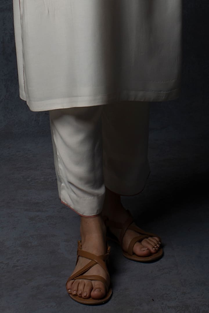 Ivory Muslin Thread Embroidered Straight-Fit Kurta Set by Tulsi at Pernia's Pop Up Shop