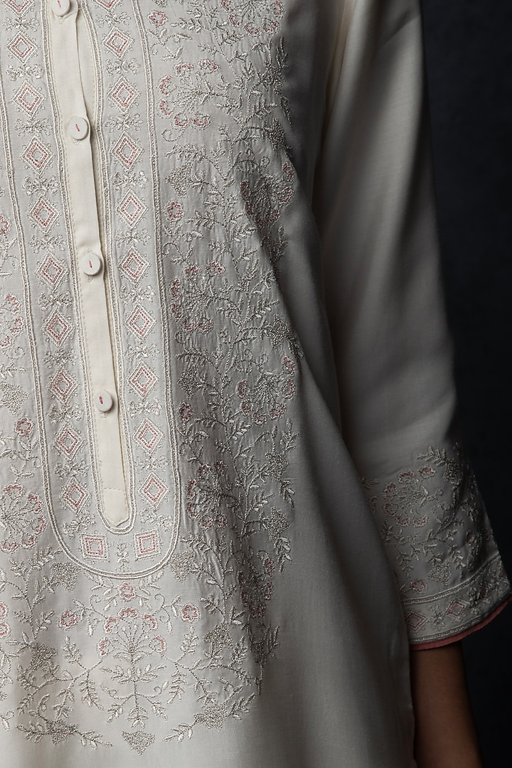 Ivory Muslin Thread Embroidered Straight-Fit Kurta Set by Tulsi at Pernia's Pop Up Shop