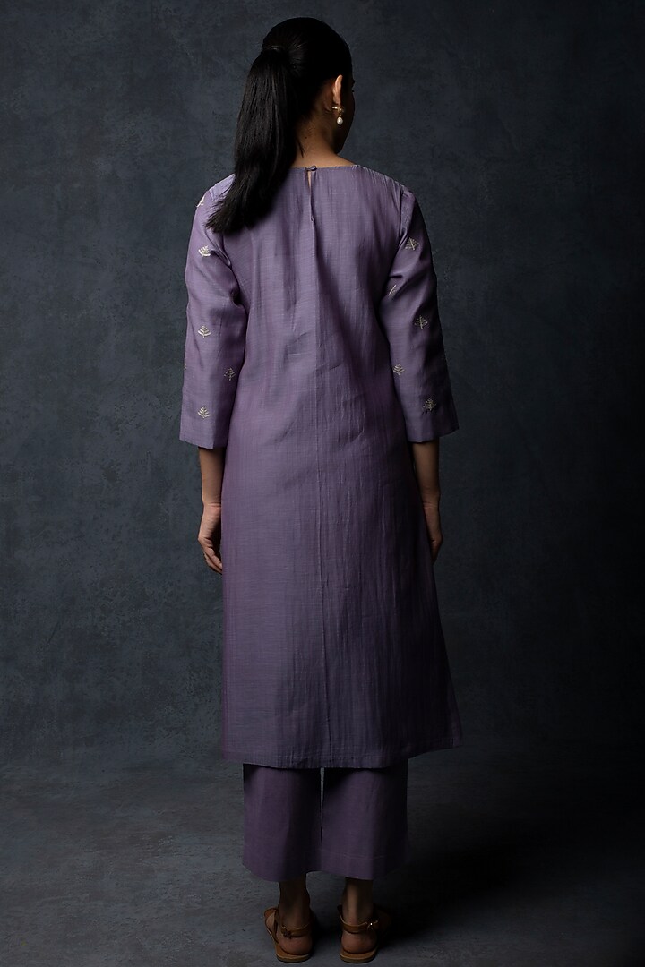 Violet Chanderi Thread Embroidered Straight-Fit Kurta Set by Tulsi at Pernia's Pop Up Shop
