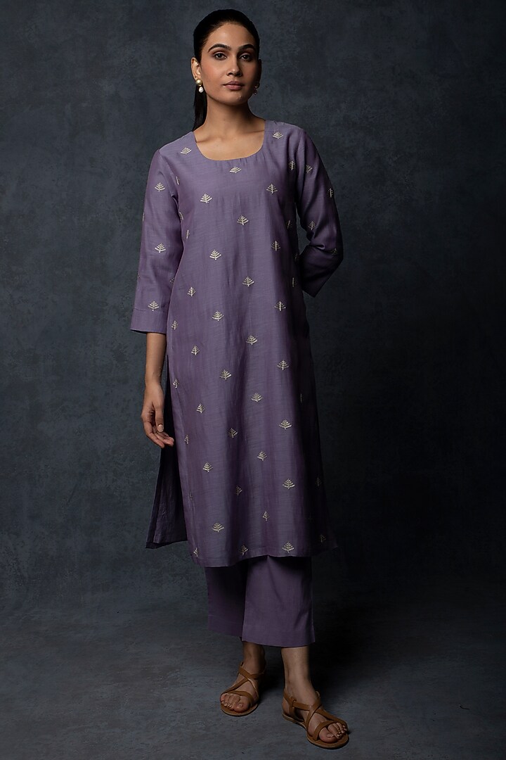 Violet Chanderi Thread Embroidered Straight-Fit Kurta Set by Tulsi at Pernia's Pop Up Shop