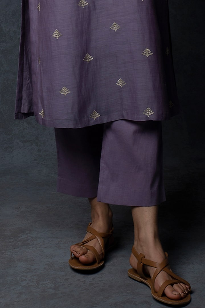 Violet Chanderi Thread Embroidered Straight-Fit Kurta Set by Tulsi at Pernia's Pop Up Shop
