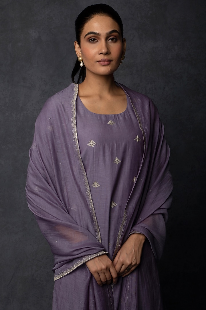 Violet Chanderi Thread Embroidered Straight-Fit Kurta Set by Tulsi at Pernia's Pop Up Shop