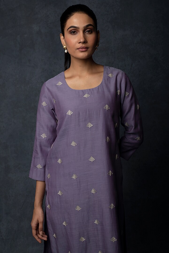Violet Chanderi Thread Embroidered Straight-Fit Kurta Set by Tulsi at Pernia's Pop Up Shop