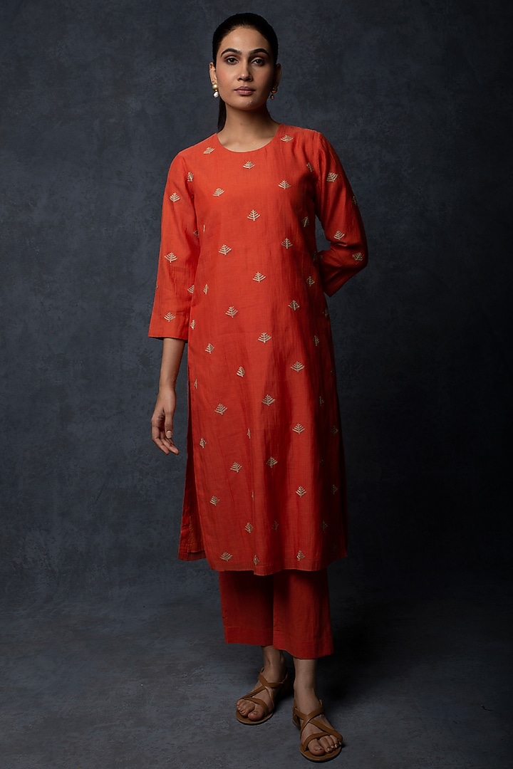Burnt Orange Chanderi Thread Embroidered Straight-Fit Kurta Set by Tulsi at Pernia's Pop Up Shop