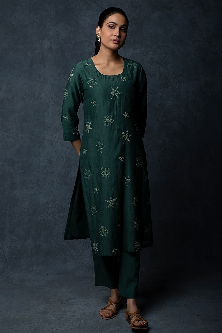 Emerald Green Chanderi Floral Motif Thread Embroidered Kurta Set by Tulsi at Pernia's Pop Up Shop