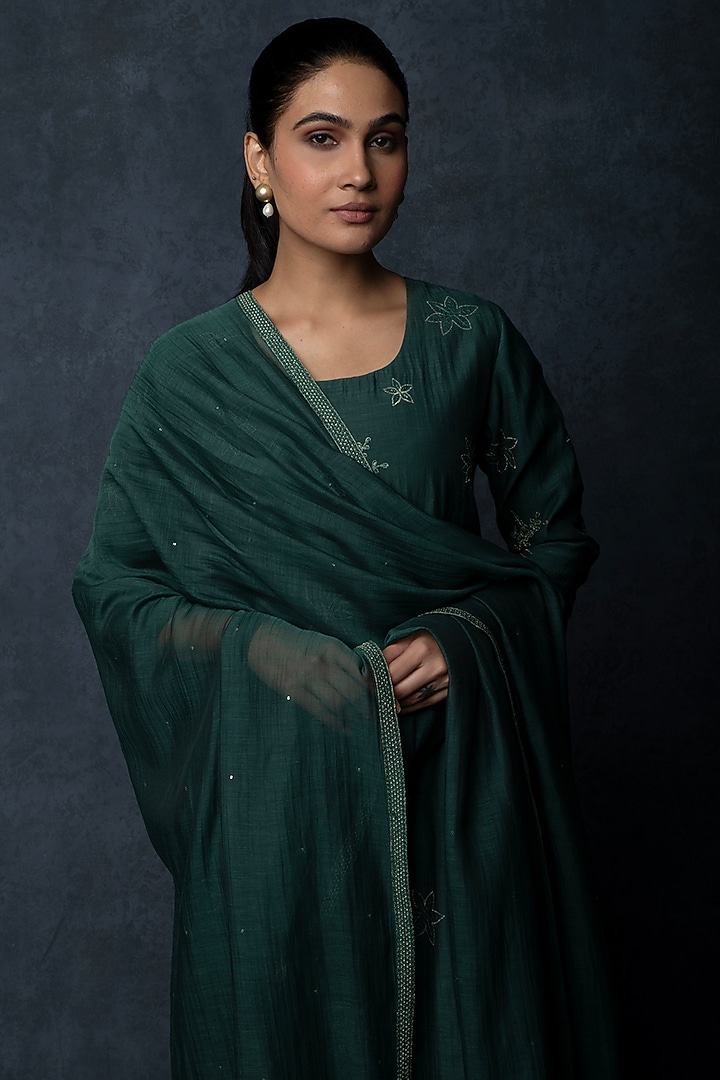 Emerald Green Chanderi Floral Motif Thread Embroidered Kurta Set by Tulsi at Pernia's Pop Up Shop