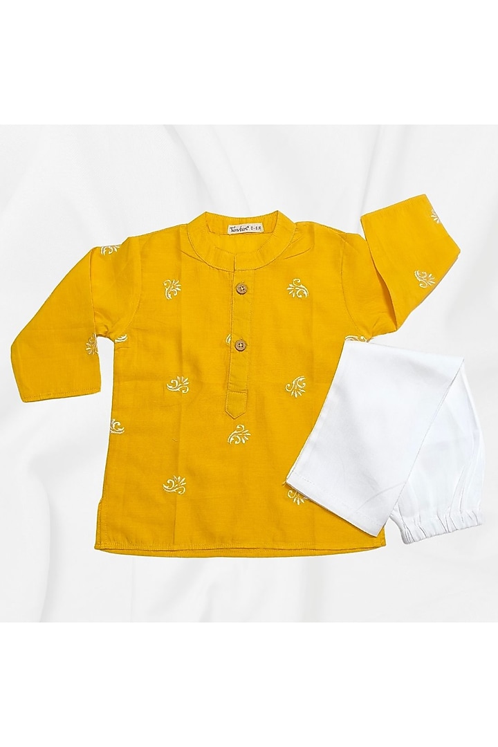 Yellow Cotton Malmal Embroidered Kurta Set For Boys by Tura Turi at Pernia's Pop Up Shop