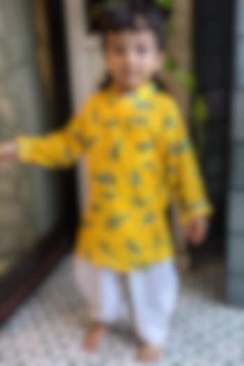 Yellow & Green Cotton MulMul Printed Kurta Set Fopr Boys by Tura Turi at Pernia's Pop Up Shop