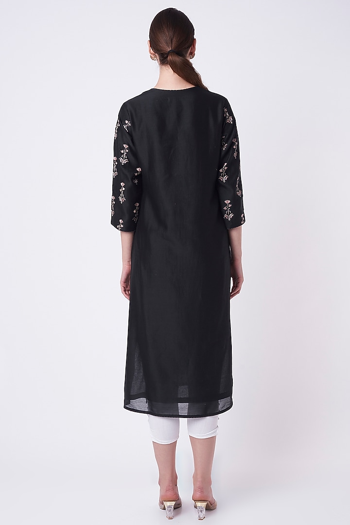 Black Floral Embroidered Kurta by Turaja at Pernia's Pop Up Shop