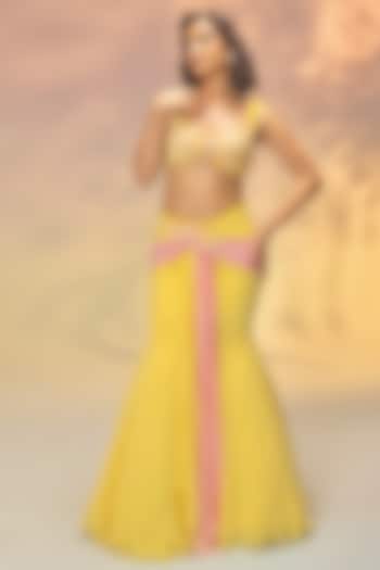 Yellow & Pink Ombre Georgette Mermaid Wedding Saree Set by TUHINA SRIVASTAVA at Pernia's Pop Up Shop