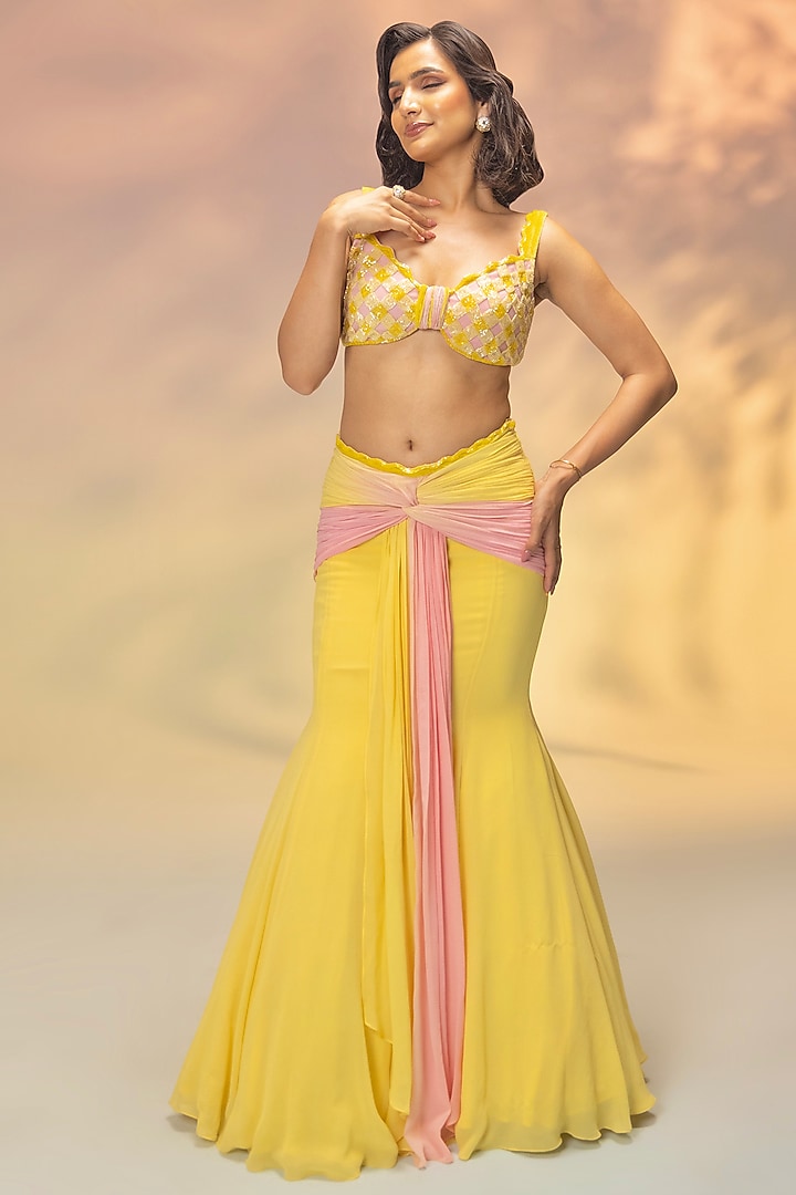 Yellow & Pink Ombre Georgette Mermaid Wedding Saree Set by TUHINA SRIVASTAVA at Pernia's Pop Up Shop