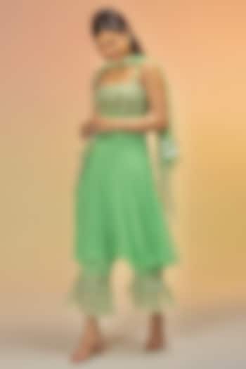 Green Tulle Embroidered Kurta Set by TUHINA SRIVASTAVA at Pernia's Pop Up Shop
