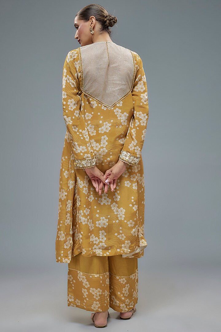 Gold Tissue Organza Aari hand Embroidered & Floral Printed Paneled Kurta Set by Taavare at Pernia's Pop Up Shop